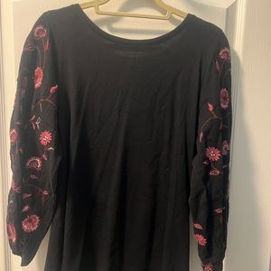NWT Chicos Knit Top with Embroidered 3/4 sleeves.  Size 2